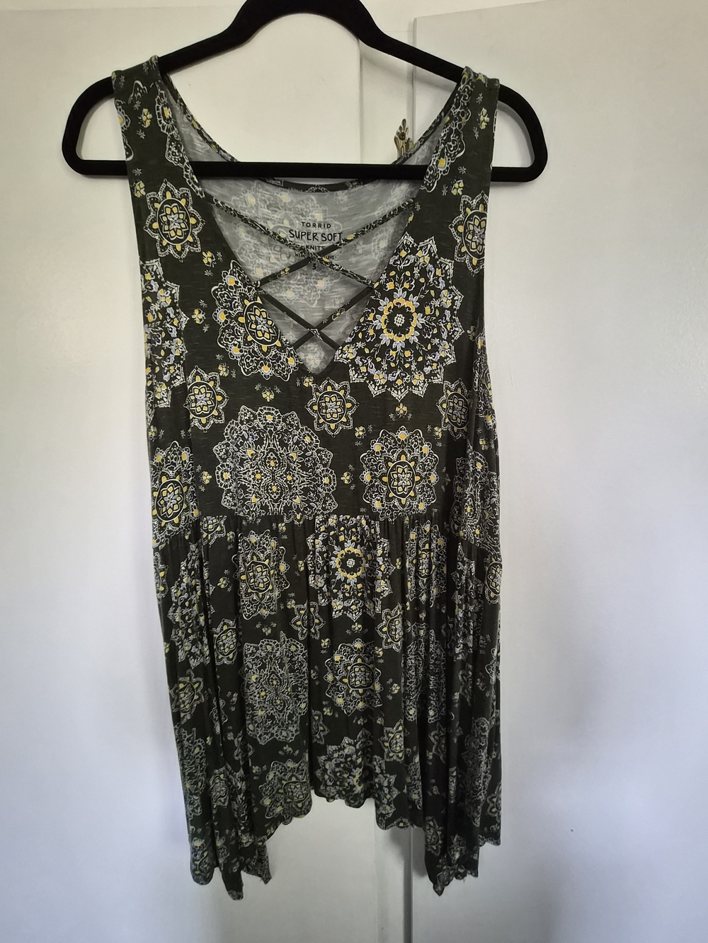 Torrid olive green medallion Pattern Handkerchief tank, Size 3